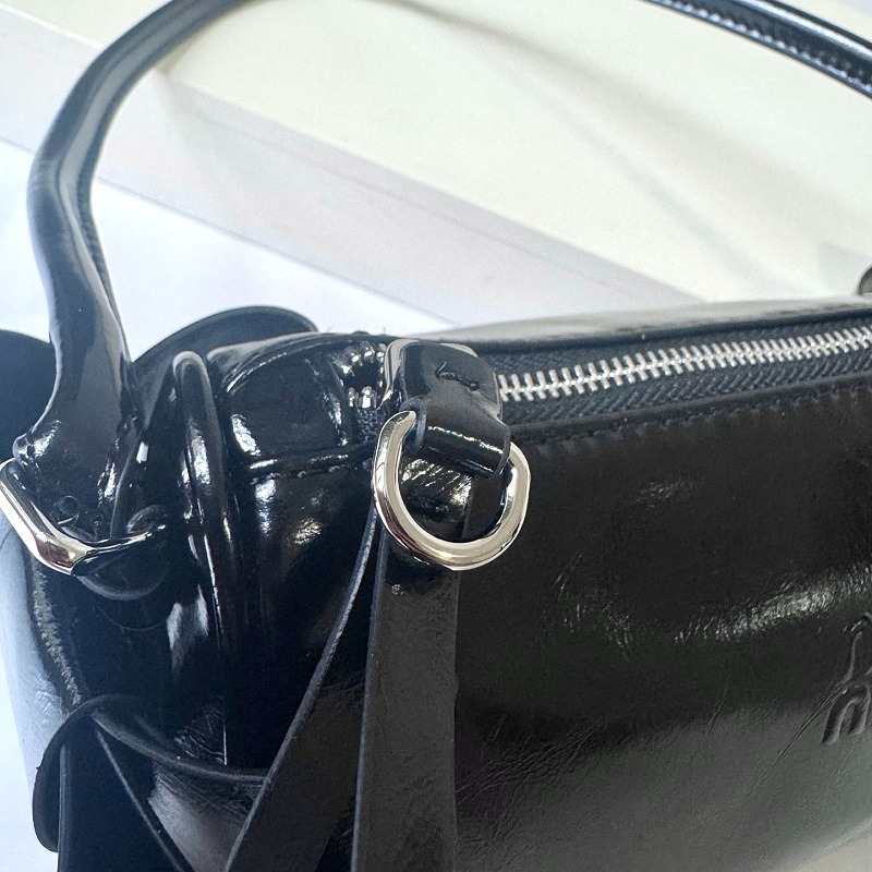 LMP28 bag 22-13-6cm Hand bag