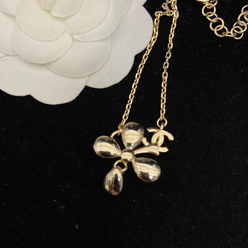 CHN104  Women's new four leaf clover crystal diamond necklace jewelry