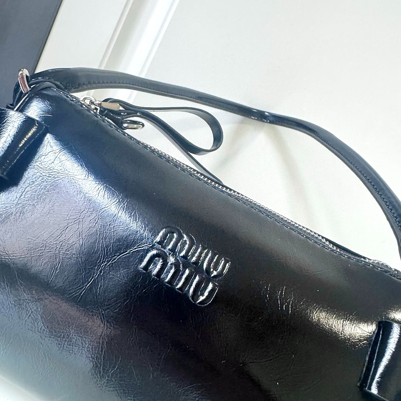 LMP28 bag 22-13-6cm Hand bag