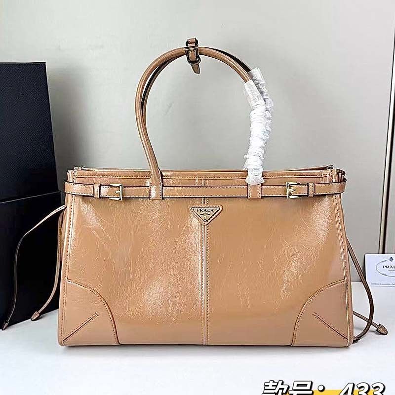 LPP43 bag 38-25-13cm Hand bag