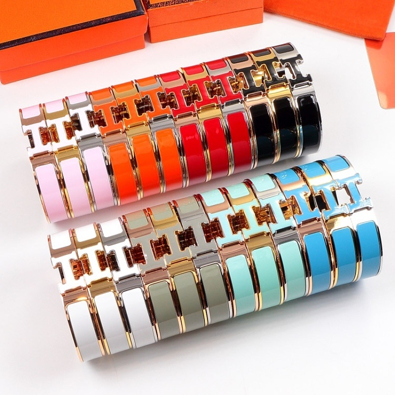 HB3 Classic stainless steel bracelet with H logo, high-quality jewelry