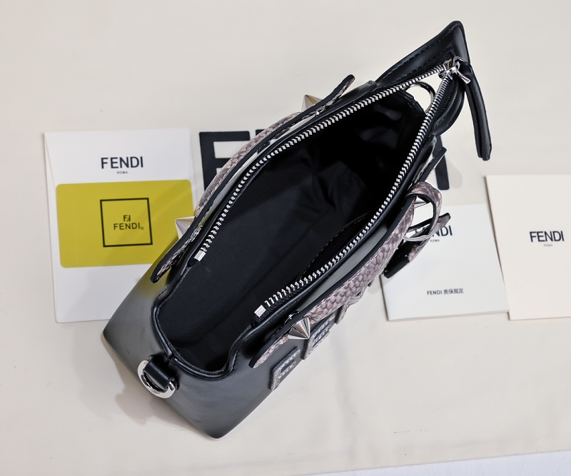 LFP33 bag 20cm Shoulder bags