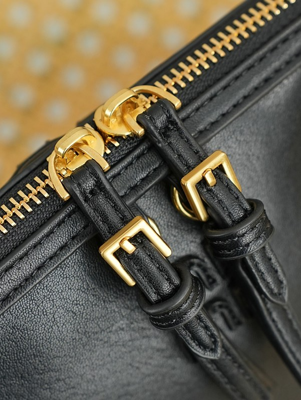 LMP22 bag 24-10-14cm Shoulder bags