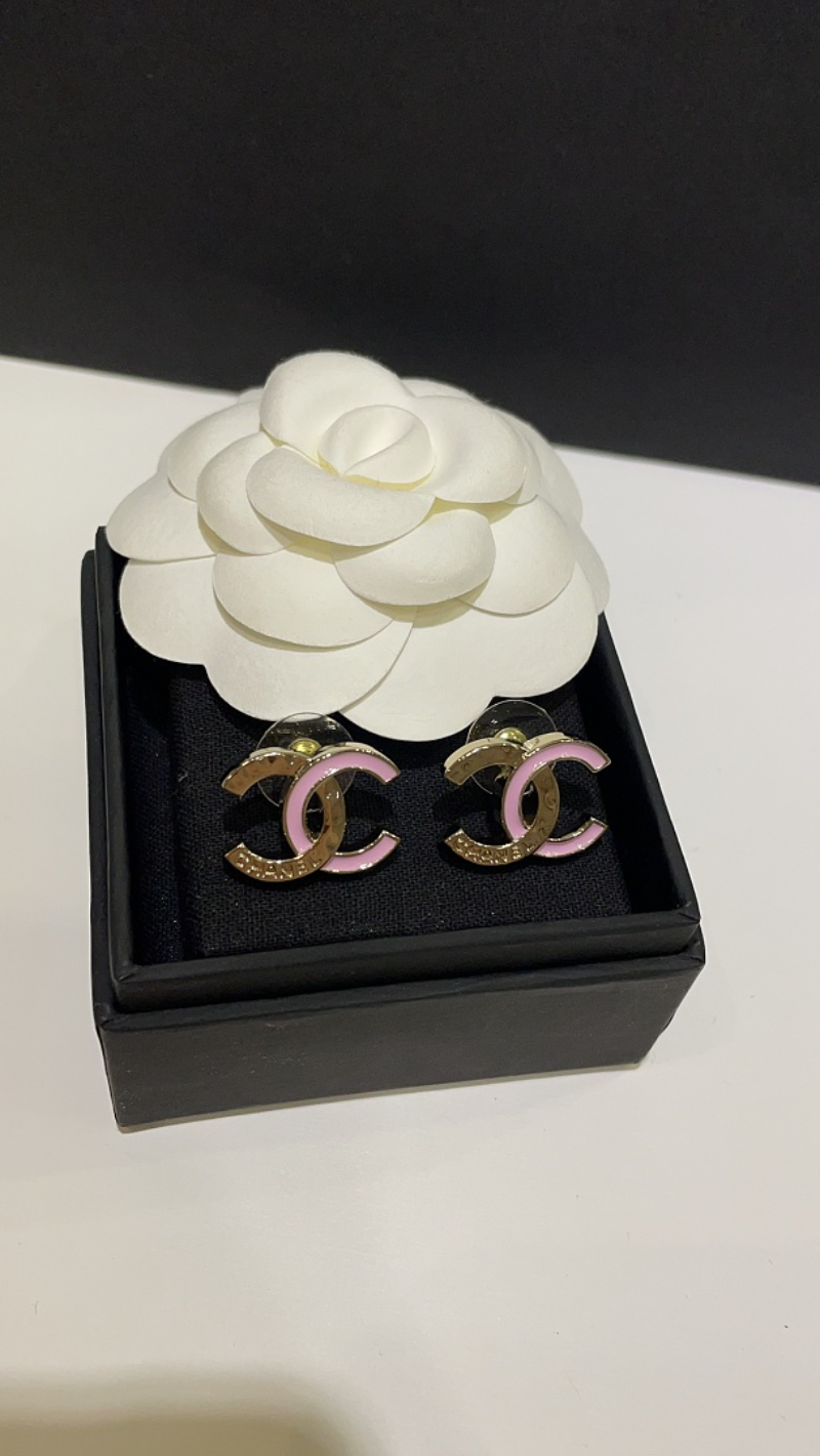CHE87  Women's 24B Pink Enamel Splicing Double C Earnail Jewelry