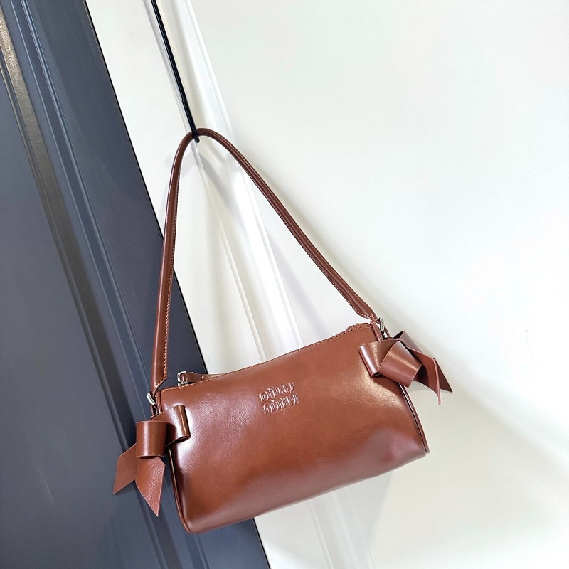 LMP28 bag 22-13-6cm Hand bag