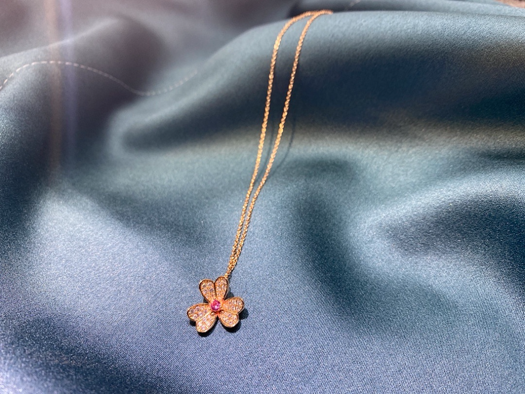 VAN64  Women's New Starry Sky Necklace Jewelry