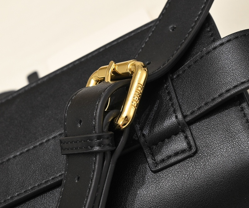 LFP38 bag 18-10-4cm Shoulder bags