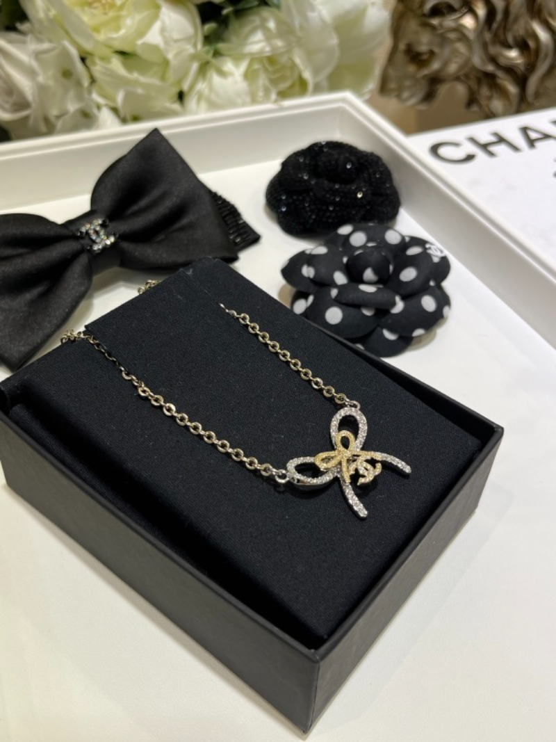 CHN69   Women's Color blocked Bow Full Diamond Necklace Jewelry