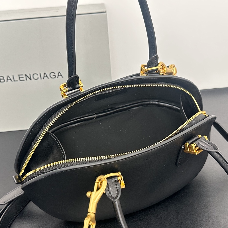 LBP13 bag 30-13-16cm Handbag