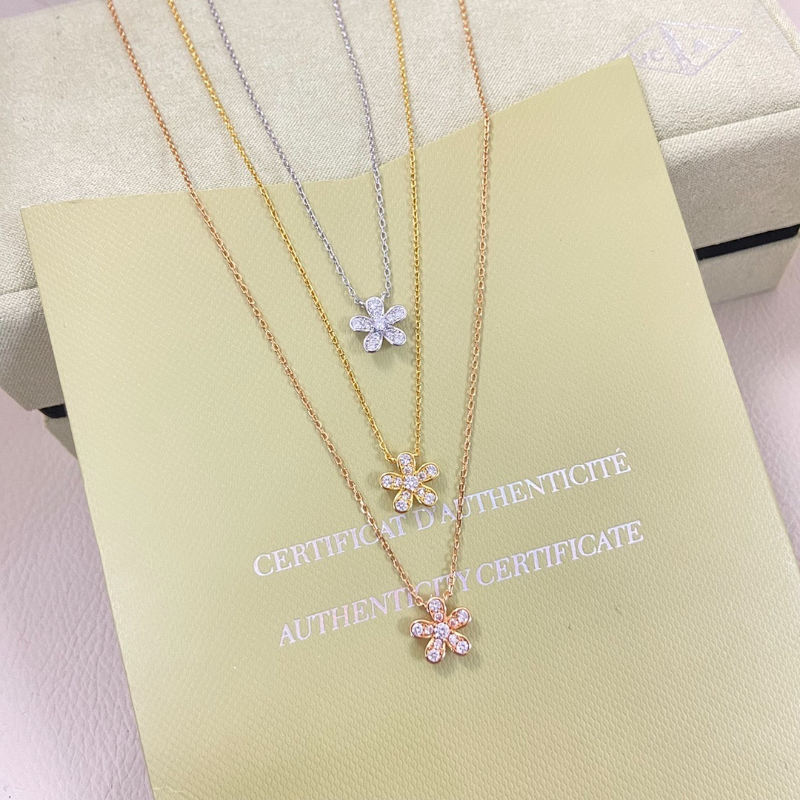 VAN46   Women's new product: diamond studded flower necklace and jewelry