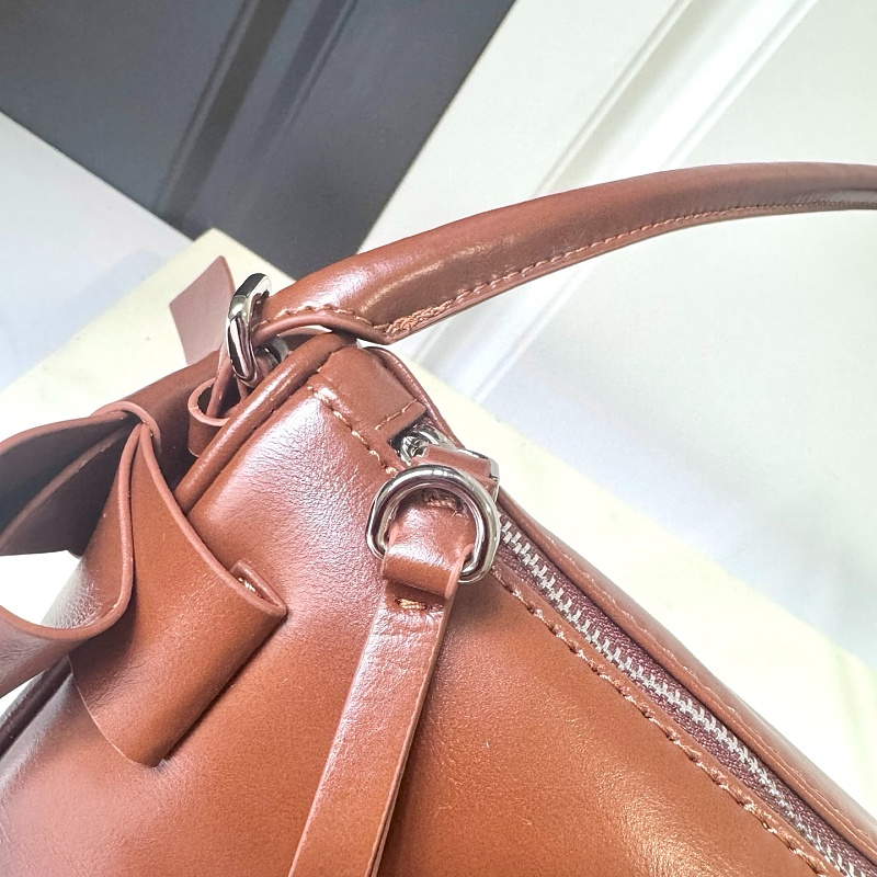 LMP28 bag 22-13-6cm Hand bag
