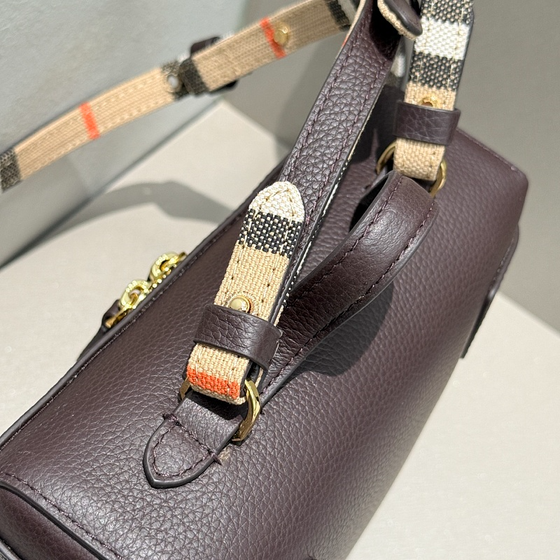 LBP18  Bag 19.5-8-15CM Shoulder bag