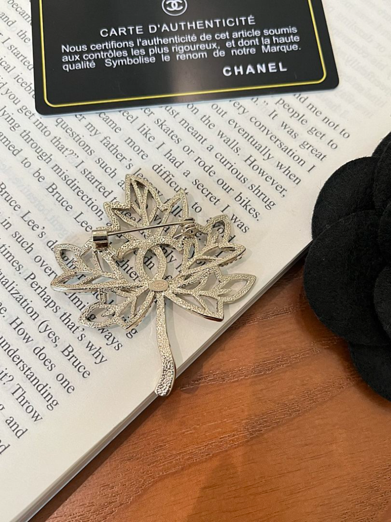 D197  Women's new fashionable brooch jewelry