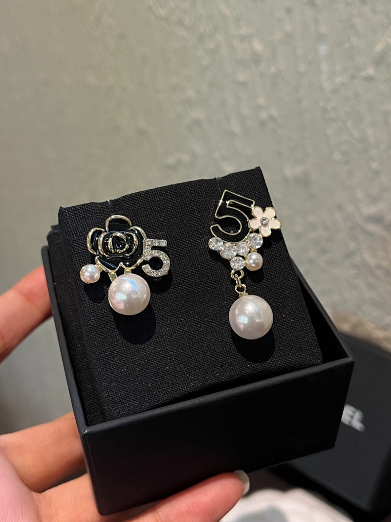 A214  Women's Camellia Asymmetric Pearl Earrings Jewelry