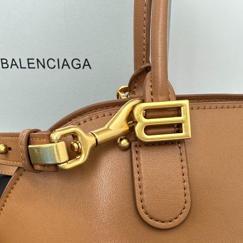LBP13 bag 30-13-16cm Handbag