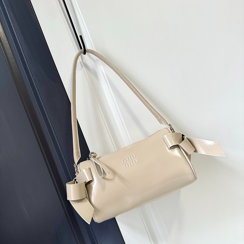 LMP28 bag 22-13-6cm Hand bag