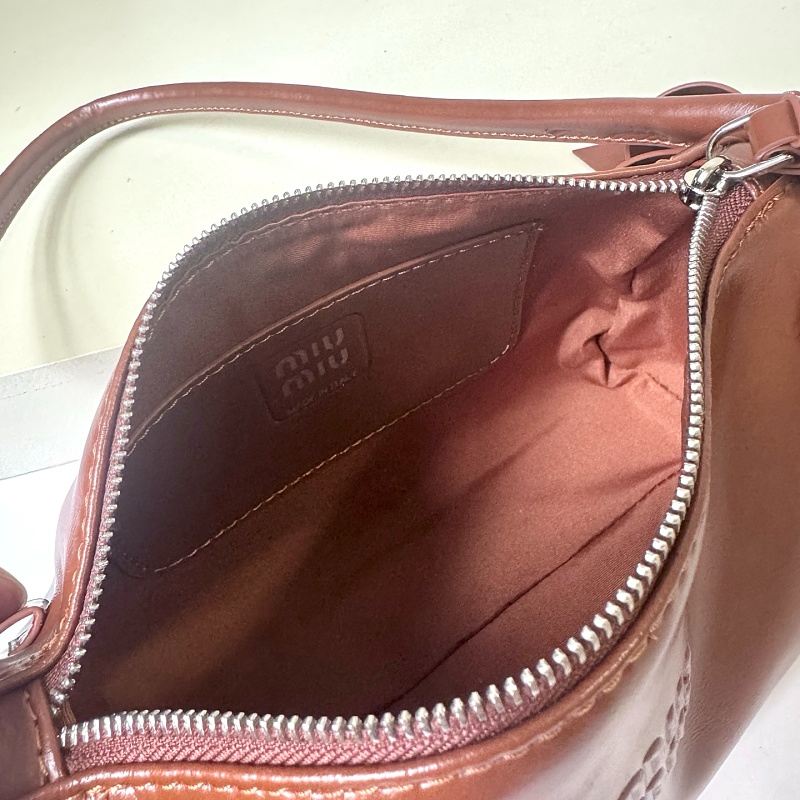 LMP28 bag 22-13-6cm Hand bag