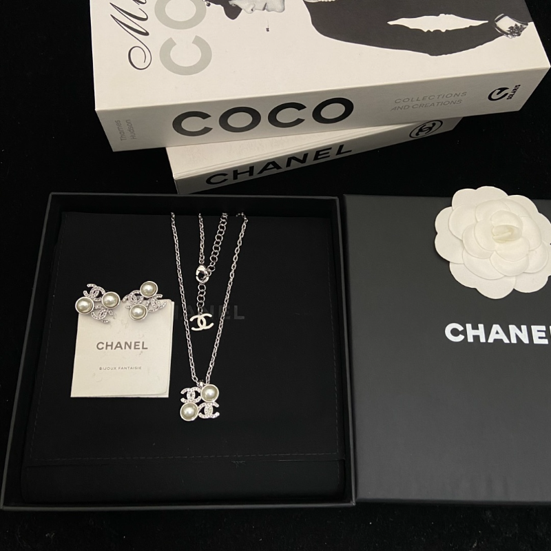 CHN103  Women's New Fashion Pearl Double C Earnail Necklace Set Jewelry