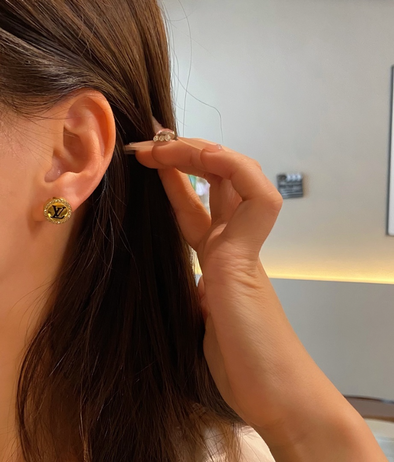 A1242   Women's new fashionable titanium steel earrings and jewelry