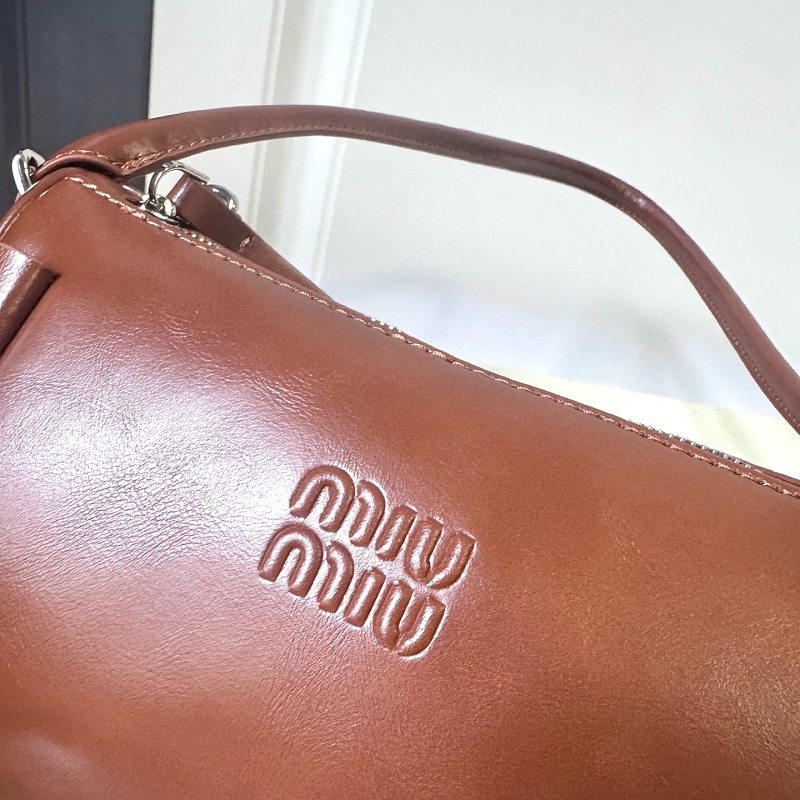 LMP28 bag 22-13-6cm Hand bag