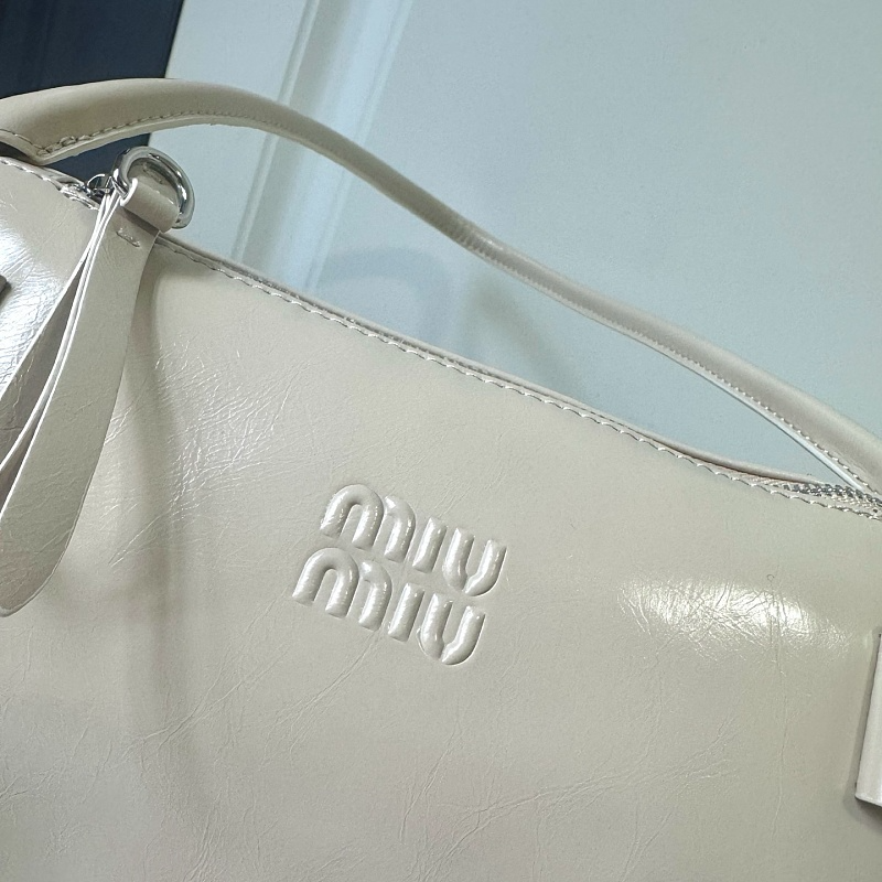 LMP28 bag 22-13-6cm Hand bag