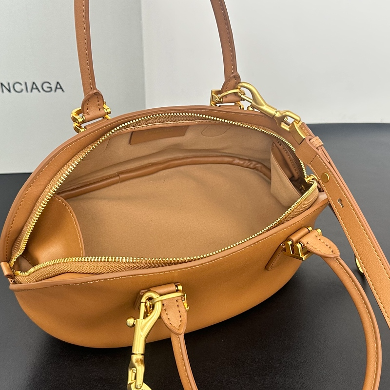 LBP13 bag 30-13-16cm Handbag
