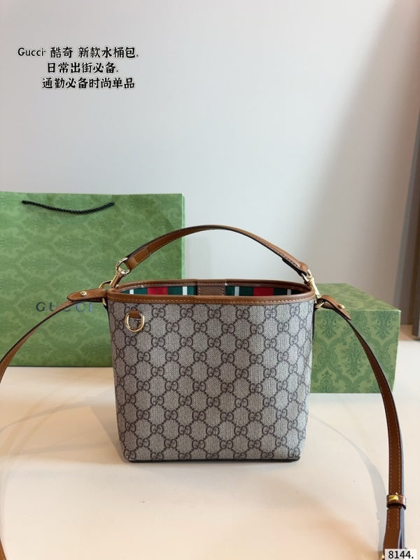 AGP8 Handbag Bag 21-9-20CM pillow Bags With Box