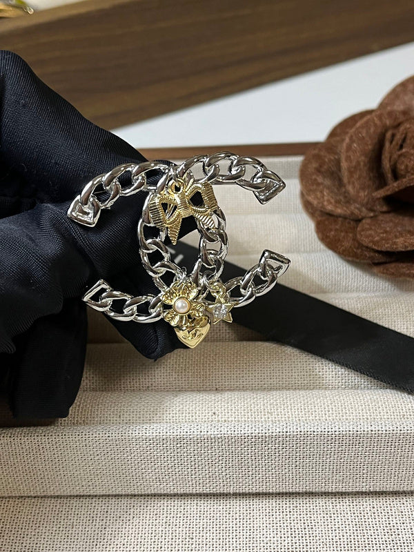 D173  Women's brooch jewelry