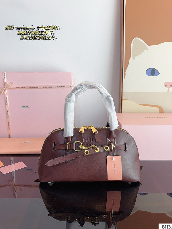 MMIB3  A vintage leather bag measuring 32*11*16cm