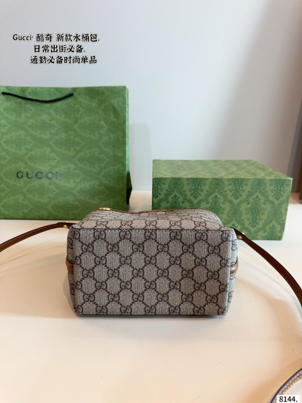 AGP8 Handbag Bag 21-9-20CM pillow Bags With Box