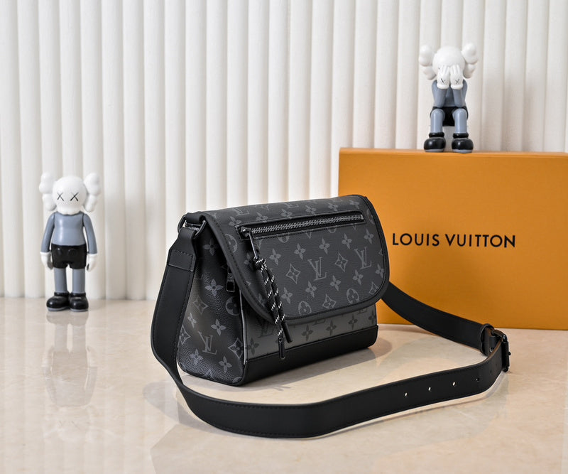LLP016 Leather bag 26.6-17-11CM   for women and men Bags