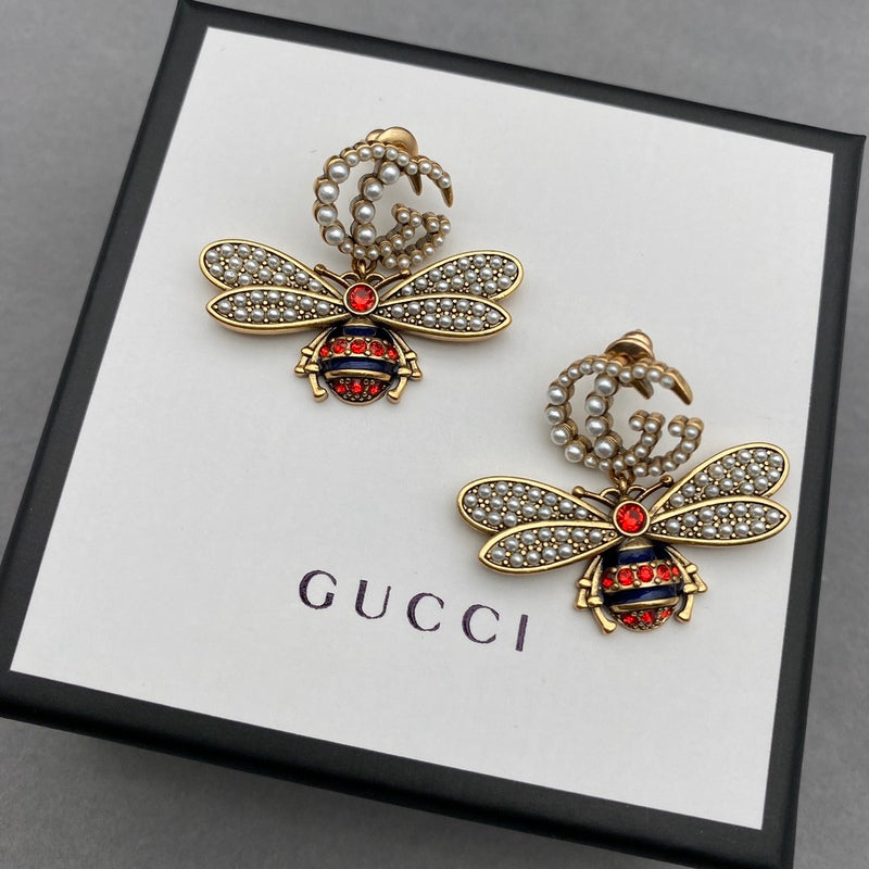 GE12  Ladies Fashion Bee Stud Earrings  Jewelry