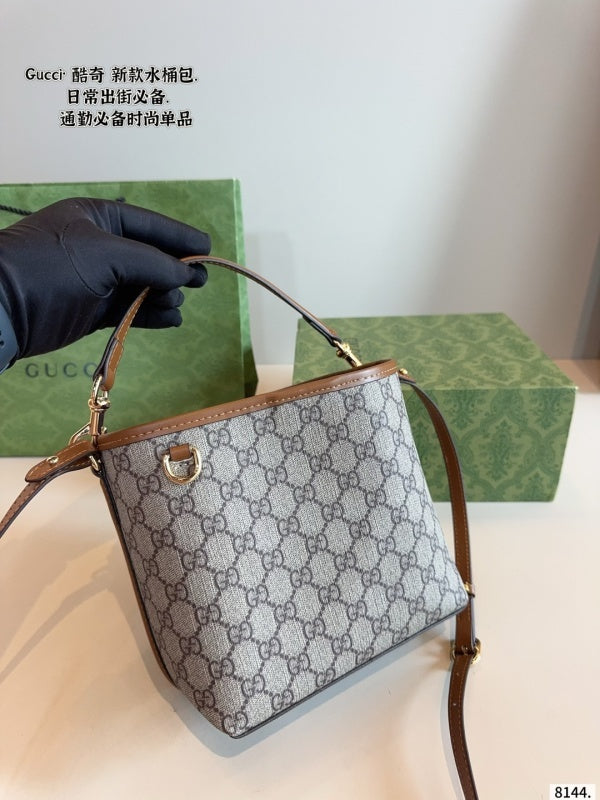 AGP8 Handbag Bag 21-9-20CM pillow Bags With Box