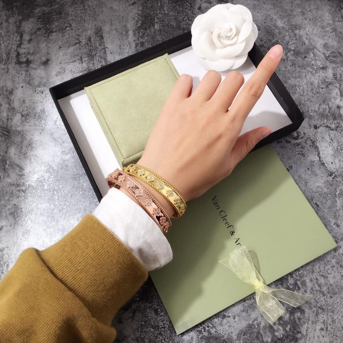 VAB7 V gold, kaleidoscope bracelet VAC bracelet for women  about 19 cm will not fade