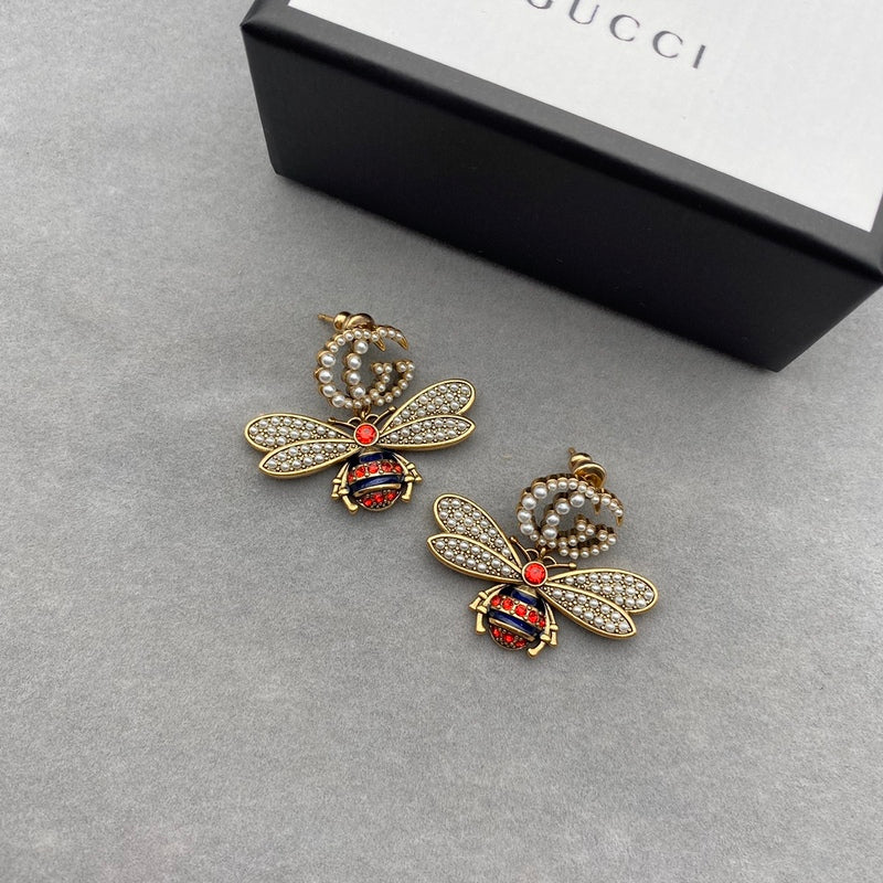 GE12  Ladies Fashion Bee Stud Earrings  Jewelry