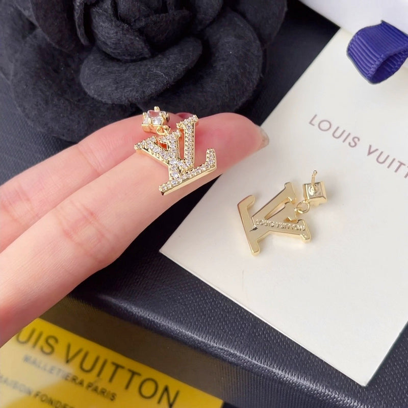 A1126  Women's new fashion stud earrings jewelry