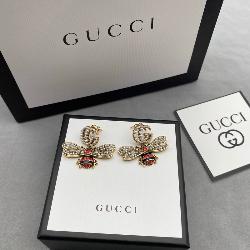 GE12  Ladies Fashion Bee Stud Earrings  Jewelry