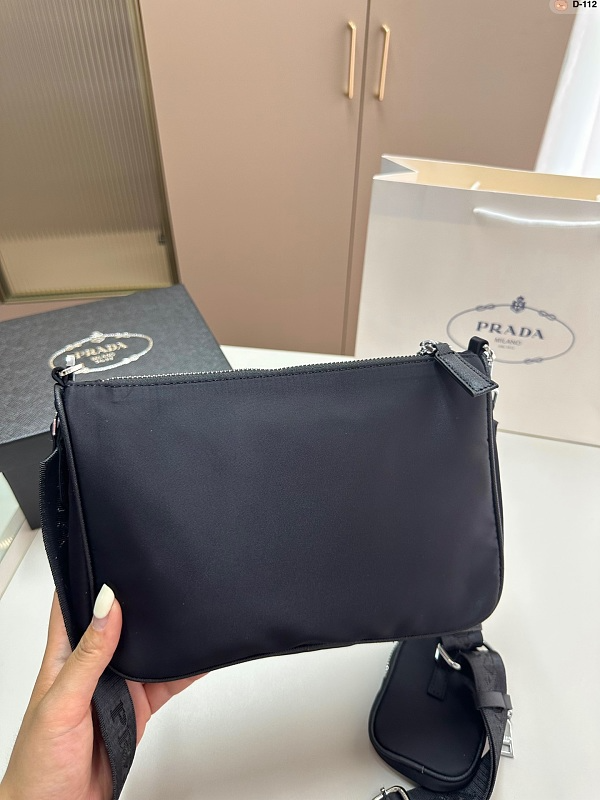 LPP44 bag 23-6-16CM  Shoulder bags with box