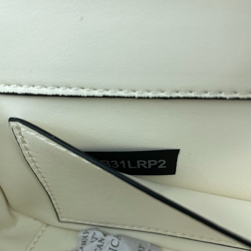 LVP6 bag 27-13-6cm Shoulder bags