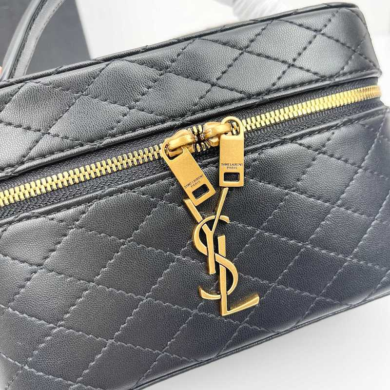 LYP46 bag 18-11-6.5cm  Shoulder bags