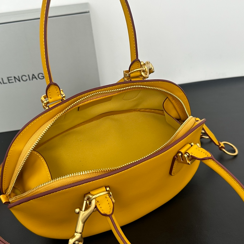 LBP13 bag 30-13-16cm Handbag