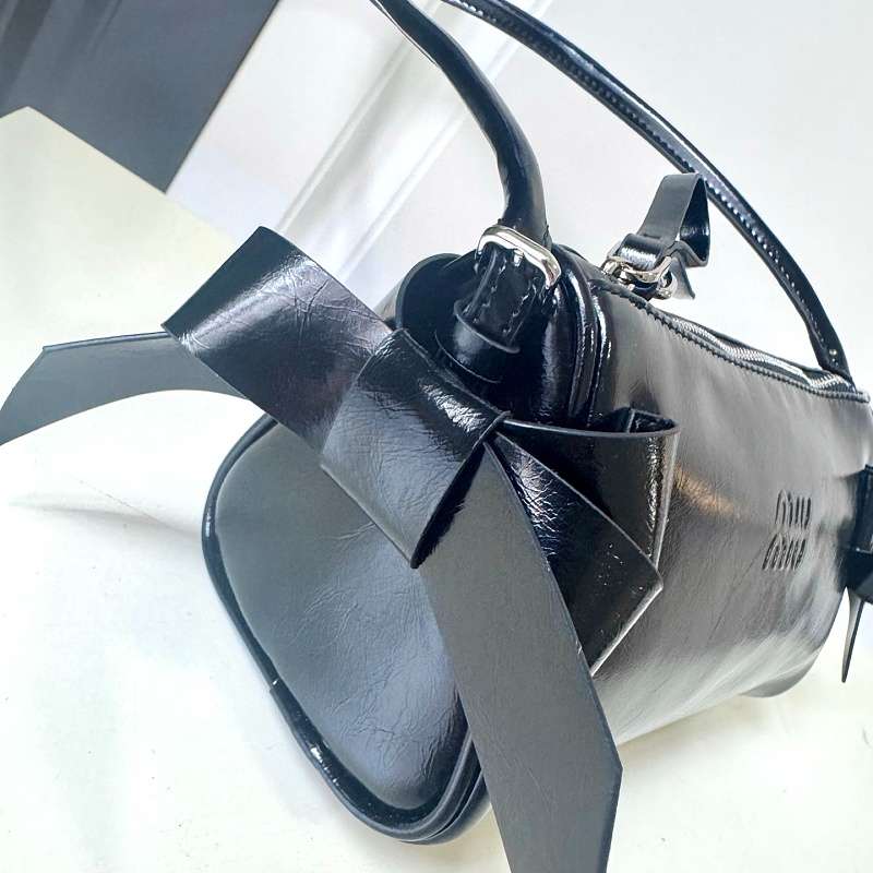LMP28 bag 22-13-6cm Hand bag