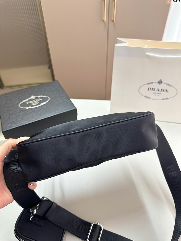 LPP44 bag 23-6-16CM  Shoulder bags with box