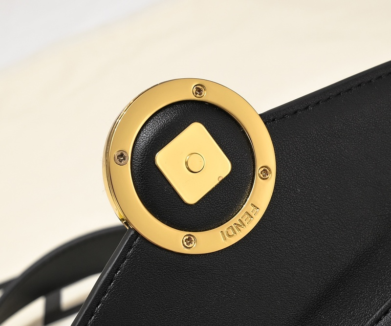LFP38 bag 18-10-4cm Shoulder bags