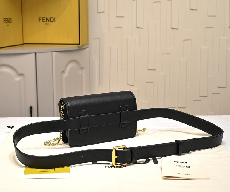 LFP38 bag 18-10-4cm Shoulder bags