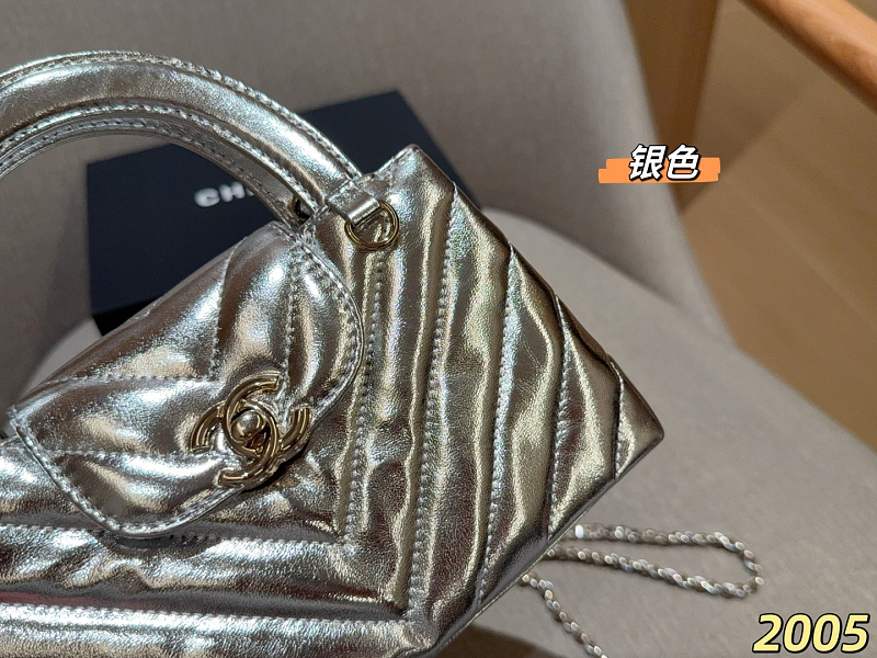 LCP114Shoulder bags 19-12-6CM with box