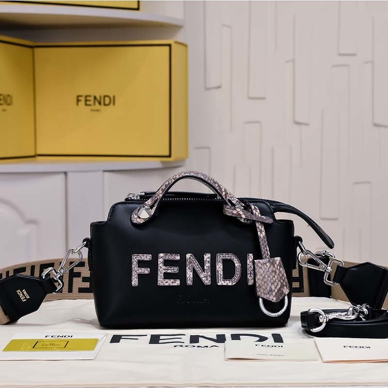 LFP33 bag 20cm Shoulder bags